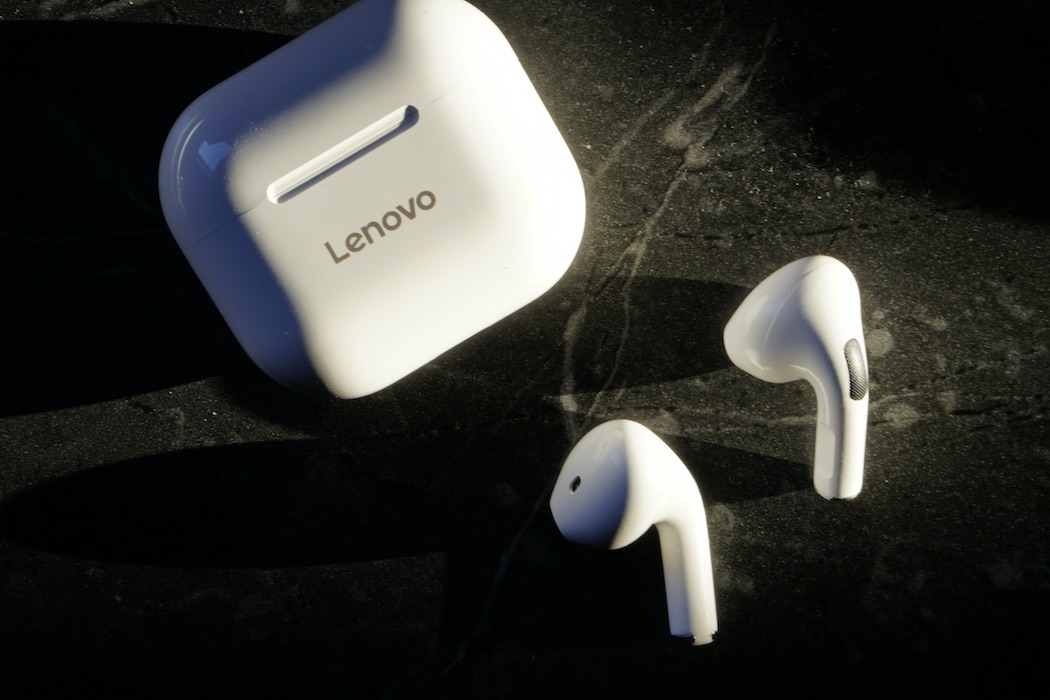 Lenovo Live Pods LP40 Semi In-Ear Flatlay