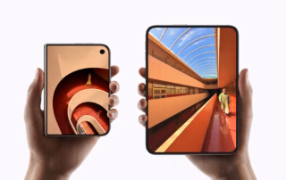 Apple iPhone Duo mit 5,4-Zoll-Außendisplay und 7,6-Zoll-Innendisplay in Händen